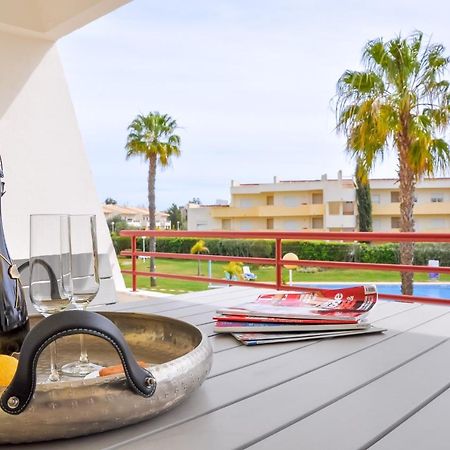 Lovelystay - 2Br Modern, Pool Access, Close To Marina & Beach クアルテイラ エクステリア 写真