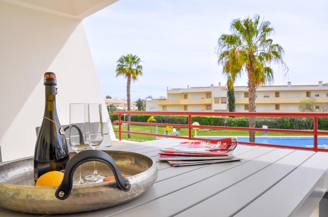 Lovelystay - 2Br Modern, Pool Access, Close To Marina & Beach クアルテイラ エクステリア 写真