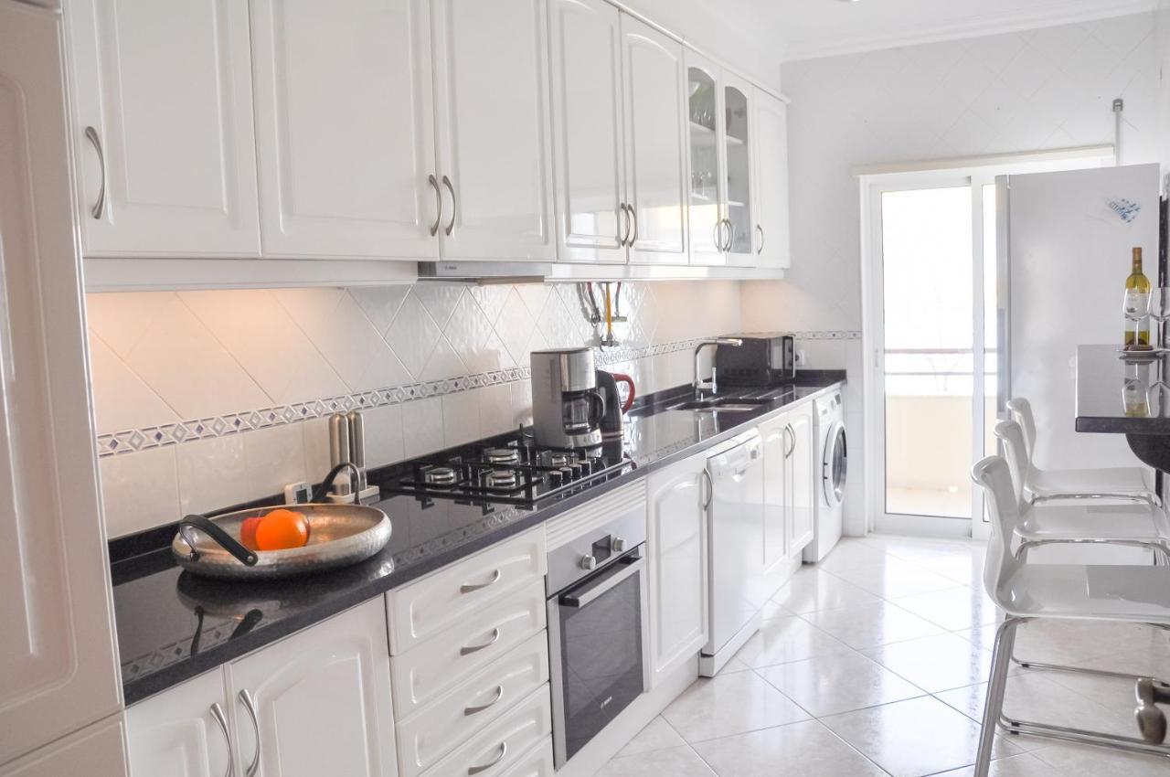 Lovelystay - 2Br Modern, Pool Access, Close To Marina & Beach クアルテイラ エクステリア 写真