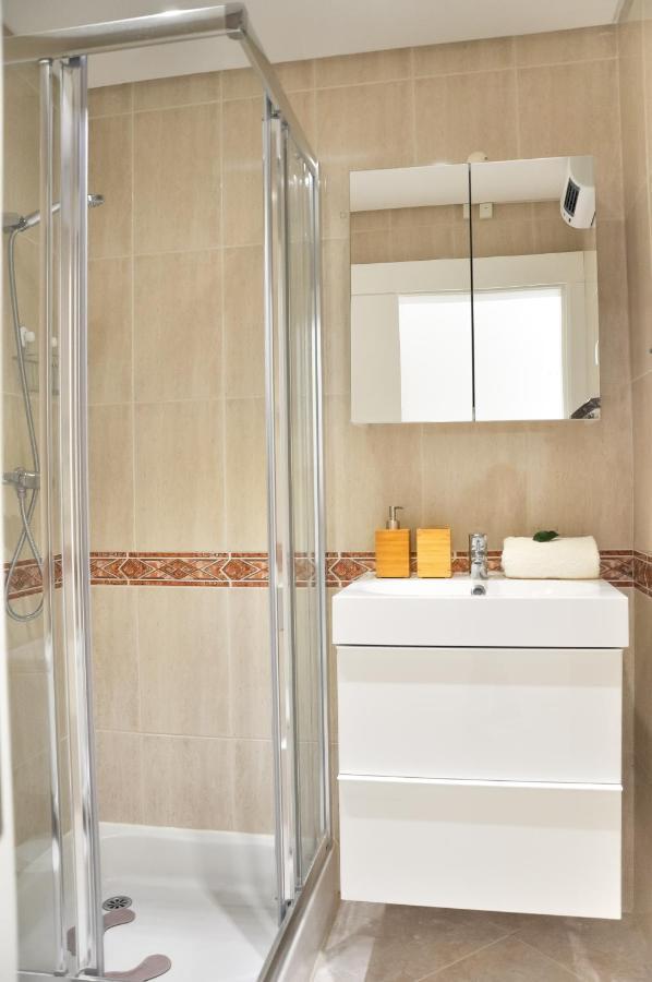 Lovelystay - 2Br Modern, Pool Access, Close To Marina & Beach クアルテイラ エクステリア 写真